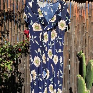 Floral maxi dress 💙